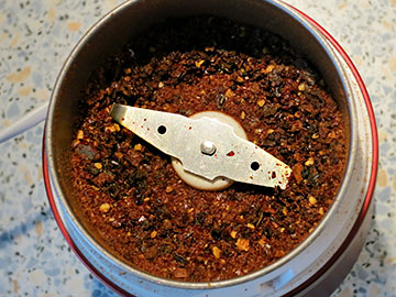 Smoky Rib Chili, chipotle fatto in casa, macinato