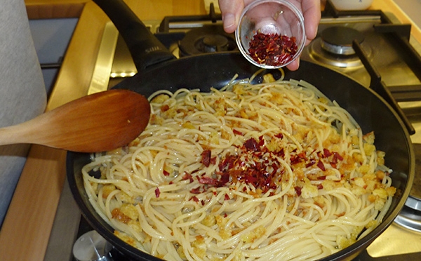 Spaghetti con Peperoni Cruschi