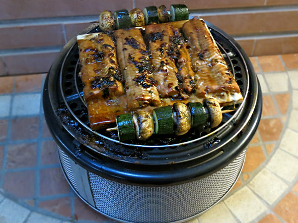 Planken-Lachs im Cobb-Grill: Fertig!