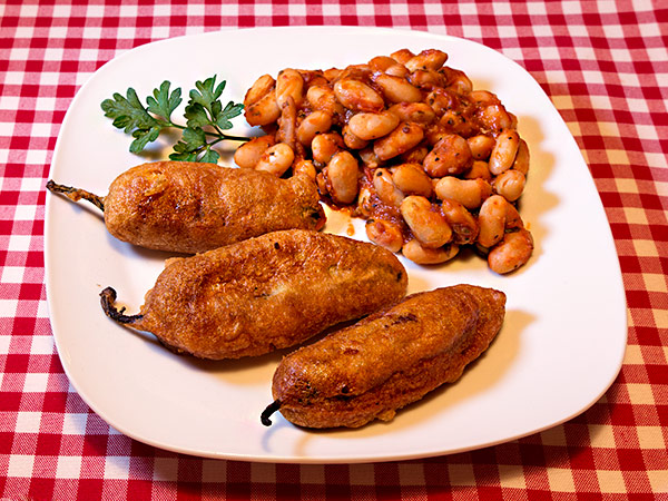 Friggitellos Rellenos und Borlotti Barbecue Beans
