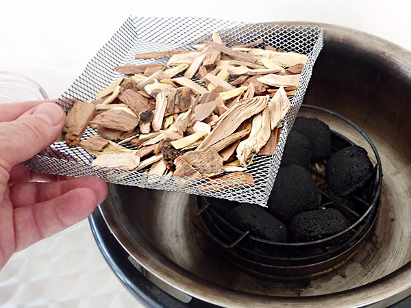 Unser Woodchip-Korb mit Applewood/Mesquite Chips