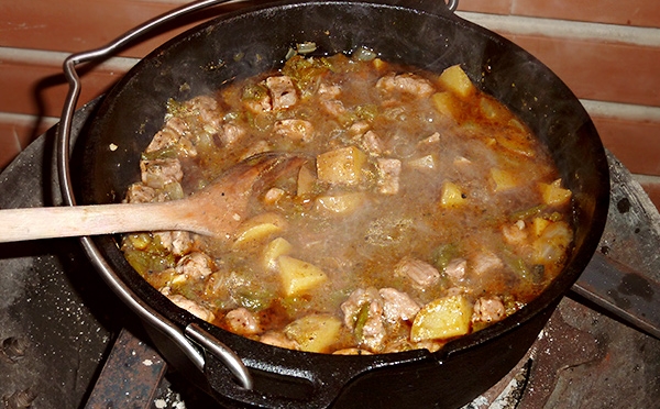 Poblano Chili con Carne im Dutch Oven